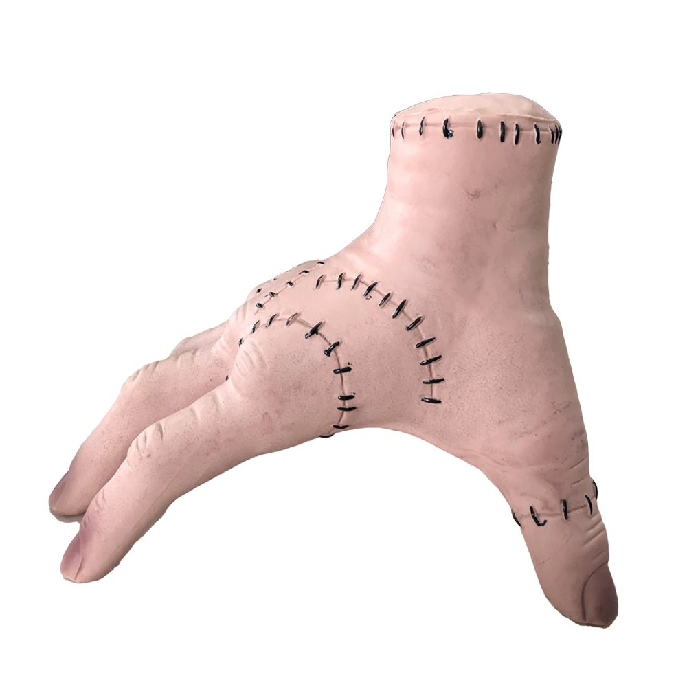 la main de mercredi addams qui marche la main de mercredi addams qui marche