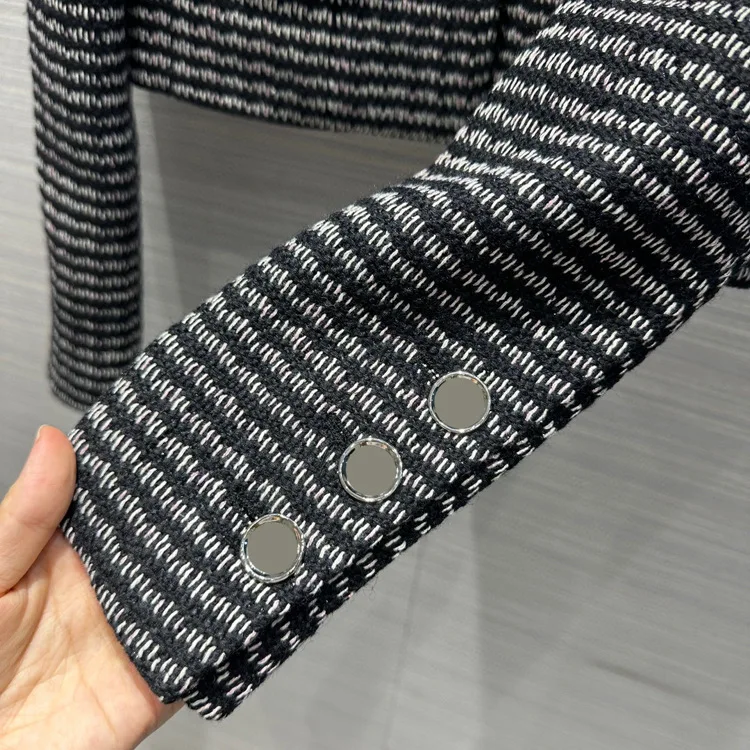 Рисунок 6 - 20323 Тканое короткое пальто