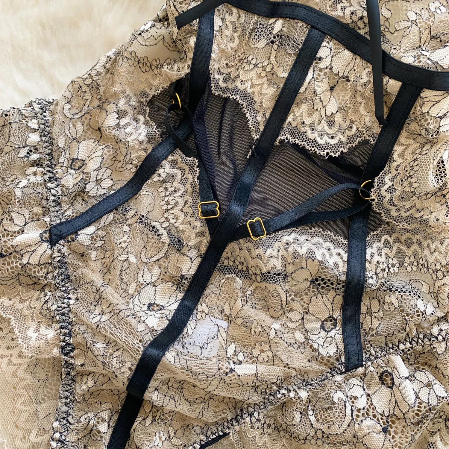 Body sexy in pizzo con mesh trasparente e ricamo floreale donna_voghion.com