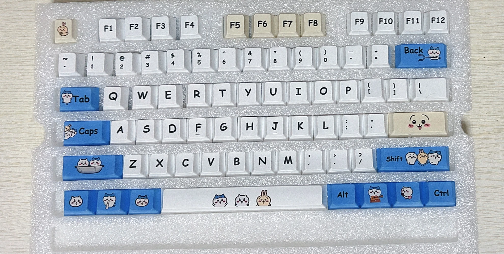 

Original Anime Cute Key Cap Resin with Layered Drip Gel Design Backlit Keycaps with Hand Polished Finish for Mechanical Keyboard