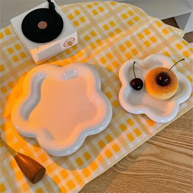 New Cat ceramic bowl cute weet cat food bowl large caliber anti knock home aesthetic decoration desktop ornament display plate 2