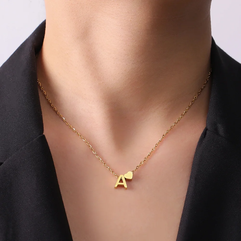 Cazador Anfangsbuchstabe Mini Herz Anhänger Halskette für Frauen Edelstahl A-Z Alphabet Halsband Kette Schmuck Valentinstag Geschenk