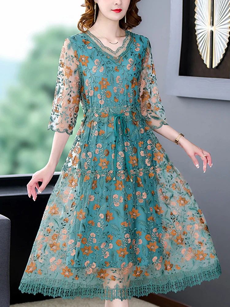 

Women Pink Chic Embroidery Floral Mesh Midi Dress Summer Hollow Out Shrot Sleeve V-Neck Sexy Dress 2024 New Korean Elegant Dress