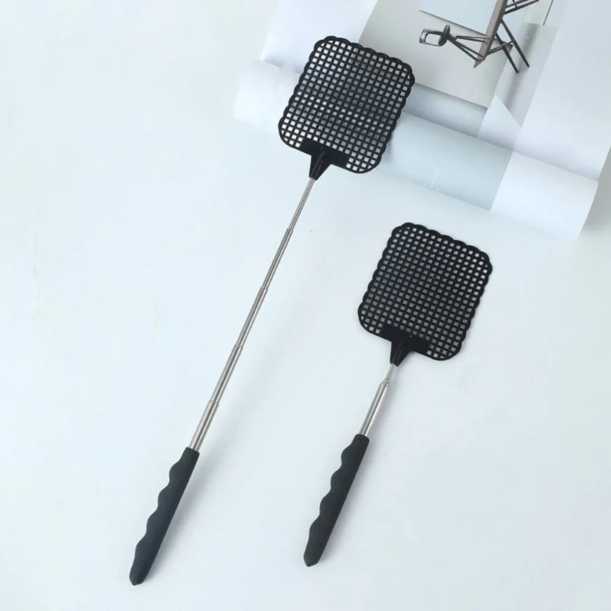 Description Picture 2 of item1pc Creative Retractable Fly Swatter - Easy-to-Use Mosquito Killer for Home, Beach, Travel-Compact Design Pest Control Necessity