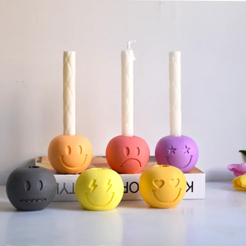 

Smiling Face Plaster Candlestick Mold Circular Expression Candle Holder Silicone Mold Aromatherapy Candle Tray Mold Decorating