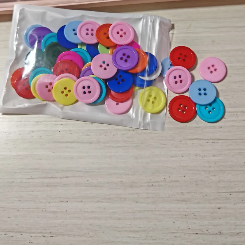 50pcs 간단한 4 홀 버튼 20mm 라운드 수지 플랫 백 버튼 스웨터 스커트 액세서리