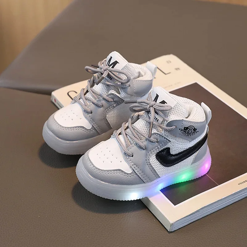 

Spring and Autumn Children's Cricket Shoes High Top Girls' Mesh Casual Shoes Boys' Sports Shoes 1-6 Year Old Baby LED Light Shoe