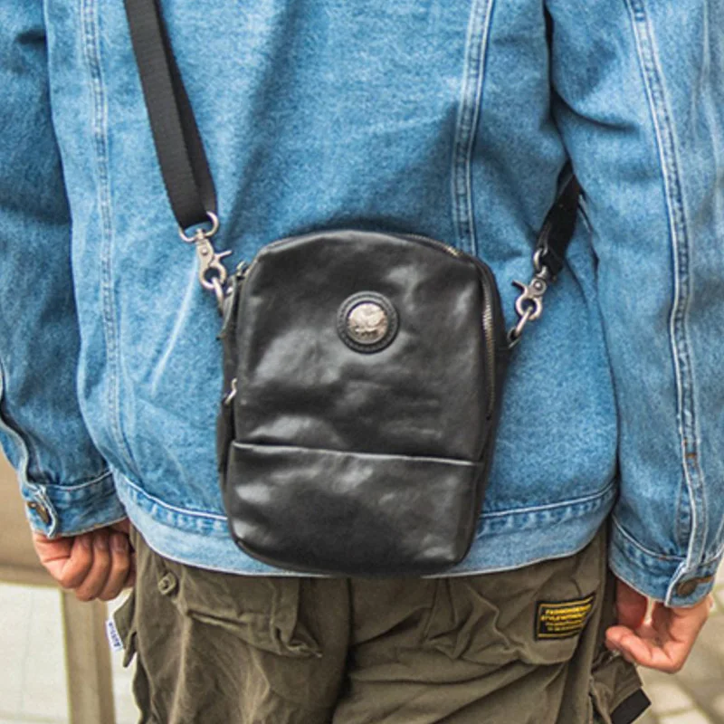 

AETOO New men's bag single shoulder bag crossbody bag head layer cowhide retro men's bag leather casual backpack