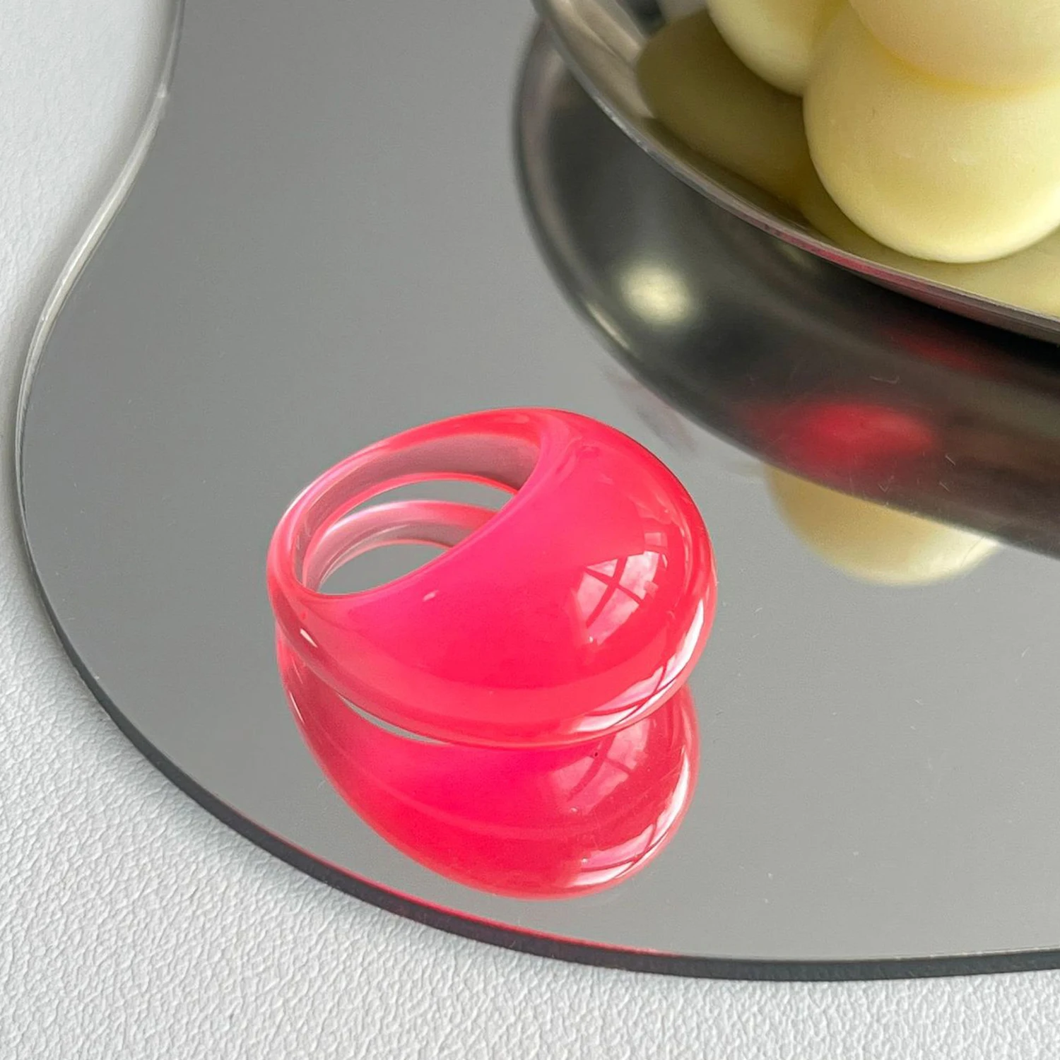 2025 Modestil Neues großes rundes Acrylharz-Set für Damen, geometrischer Farbring für Mädchen, koreanischer Standard-Modeschmuck_voghion.com