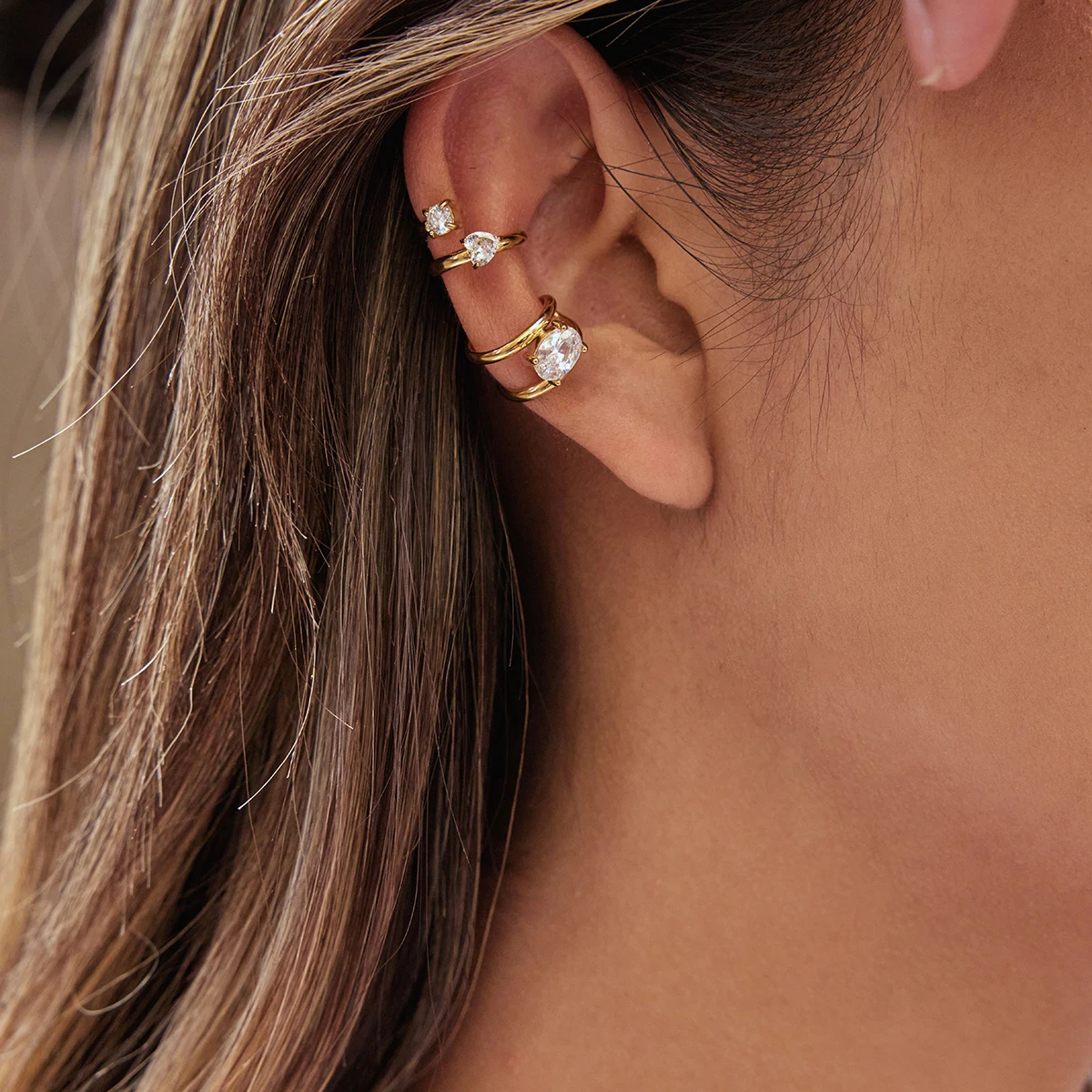 Uworld Minimalist White Zircon Two Hearts Ear Studs 18K PVD Stainless Steel Gold Color Ear Clip Women's Jewelry Gift S7fbbca68549c4830b0d19248d164db73r