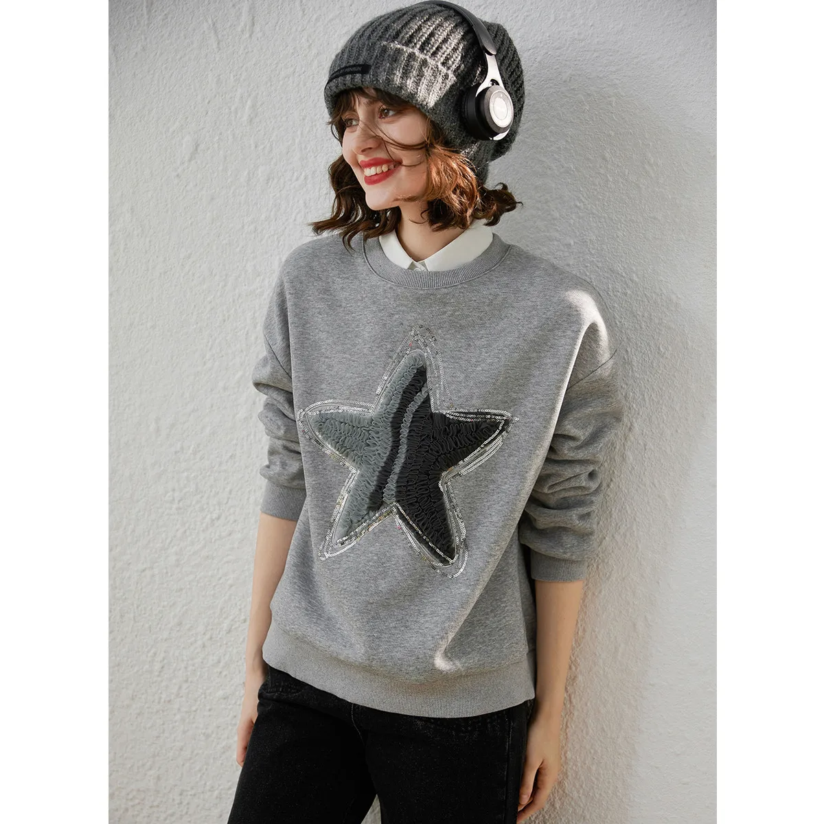 LOUIS YAO 2024 Winter Collection with Thick Velvet Women's Hoodie Three Dimensional Embroidered Pentagram Long Sleeve Top 3