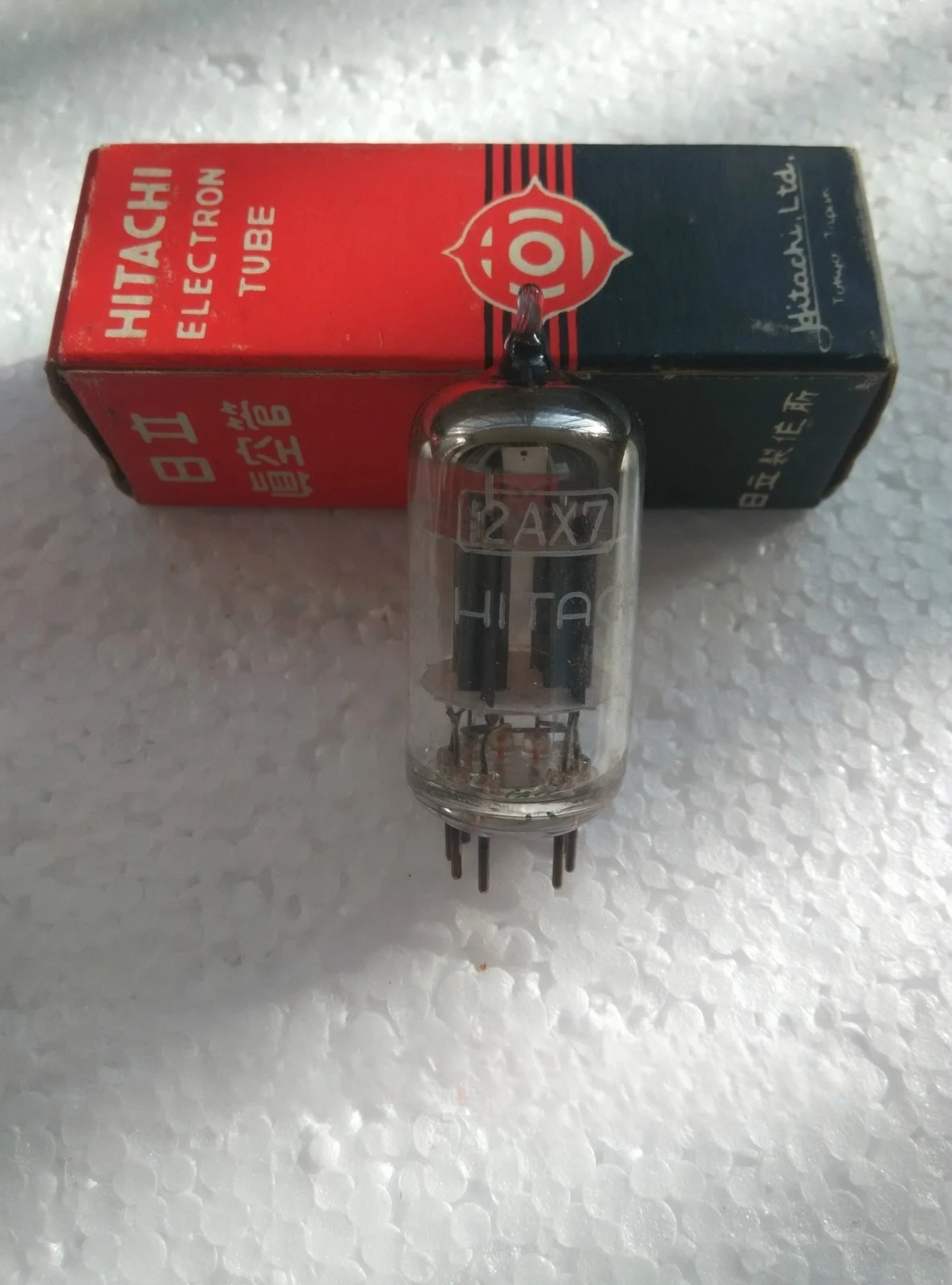 

Новая сменная электронная трубка Hitachi 12AX7 ECC83/6N4/B339/5751 доступна для сопряжения.