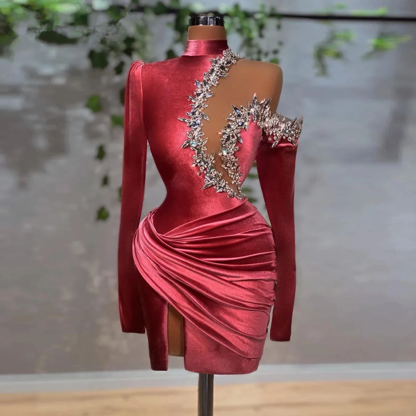 

Burgundy Cocktail Dresses Sheath Long Sleeves Short Mini Velvet Crystals Homecoming Dresses Haute Couture