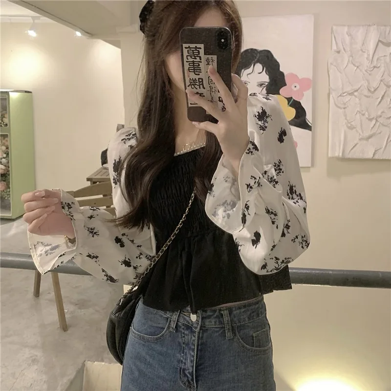 French Retro Floral Long-sleeved Blouse Women New Fashion Casual Basic Flare Sleeve Office Lady Square Collar Short Tops Female