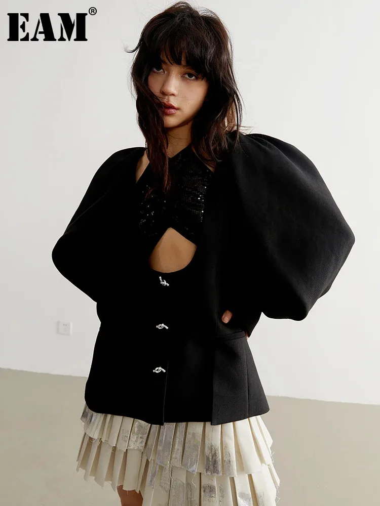 

[EAM] Women Black Pleated Pockets Blazer New Square Collar Puff Sleeve Loose Fit Jacket Fashion Tide Spring Autumn 2024 1DF6140