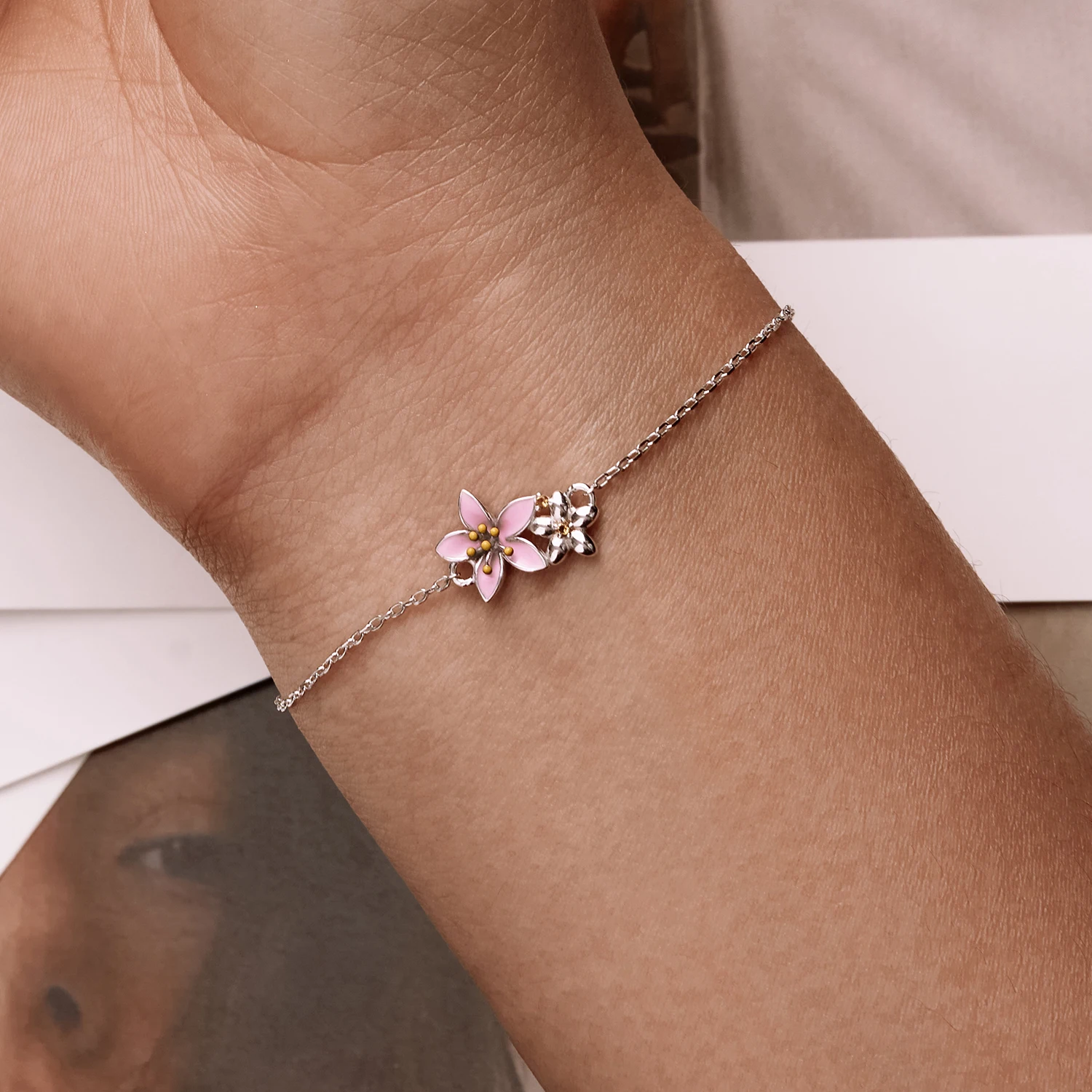 アクセサリー MASU RAINDROP BRACELET PINK MASU(エムエーエスユー)のRAINDROP BRACELET PINKの通販
