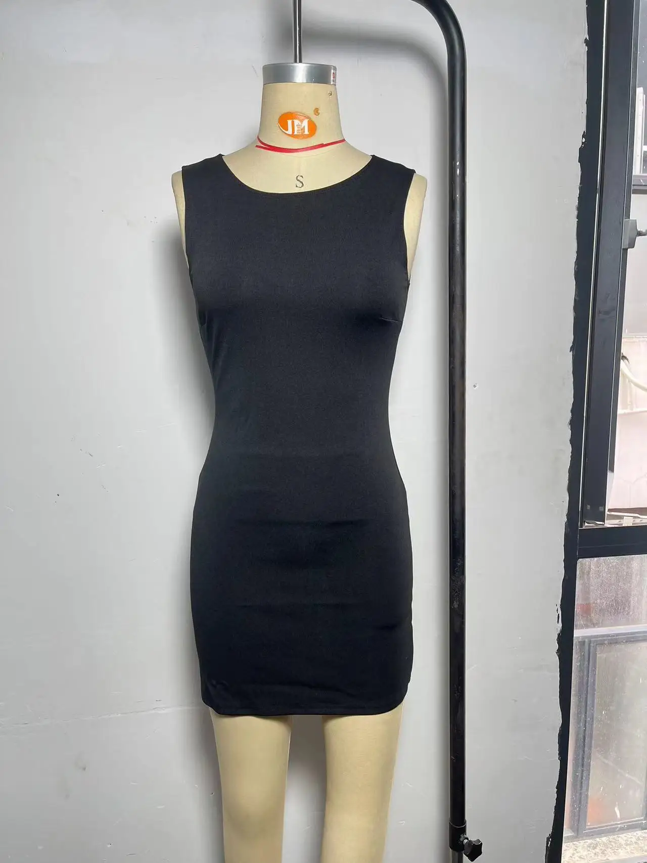 2026 Neues Damen Casual Bodycon Minikleid Einfarbig Ärmellos Rundhals-Slip-Kleid, für Party, Date oder Abendessen Kurzer Rock – Detail 2
