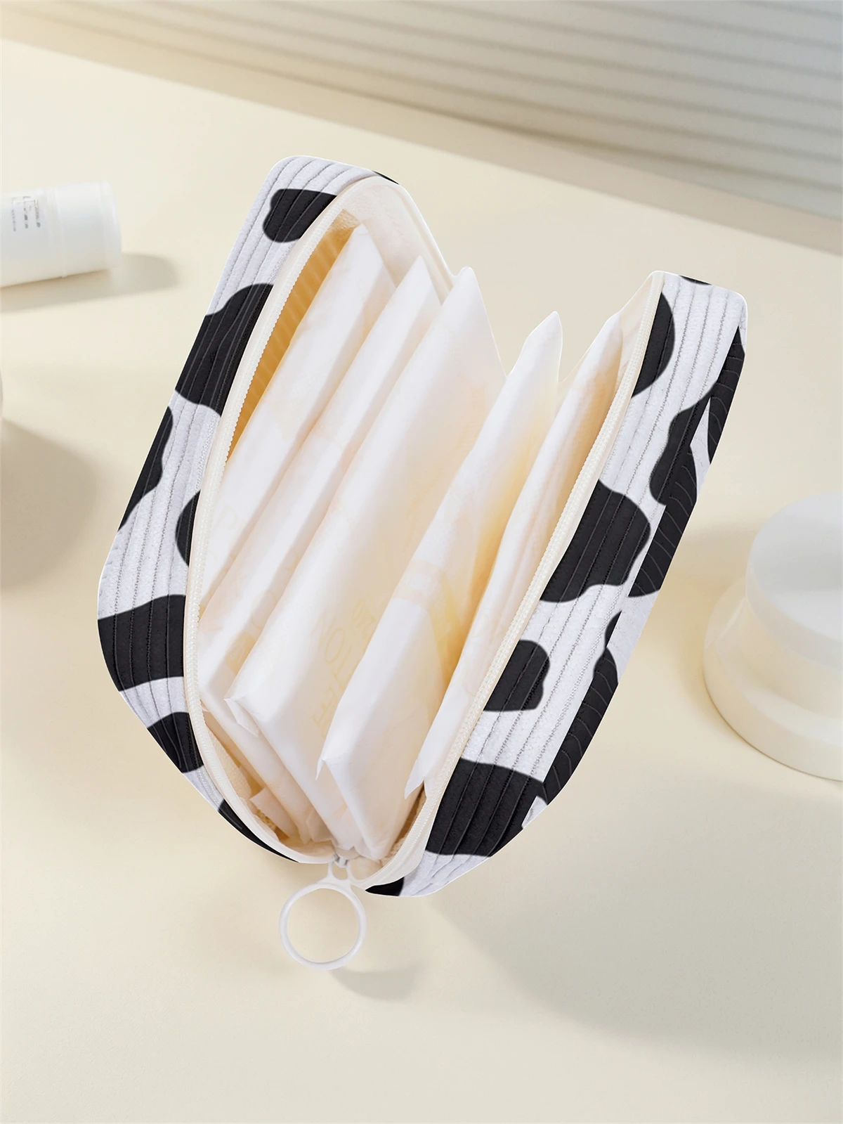 Cow pattern printed sanitary napkin storage bag, women's lightweight tissue bag, sanitary tissue bag