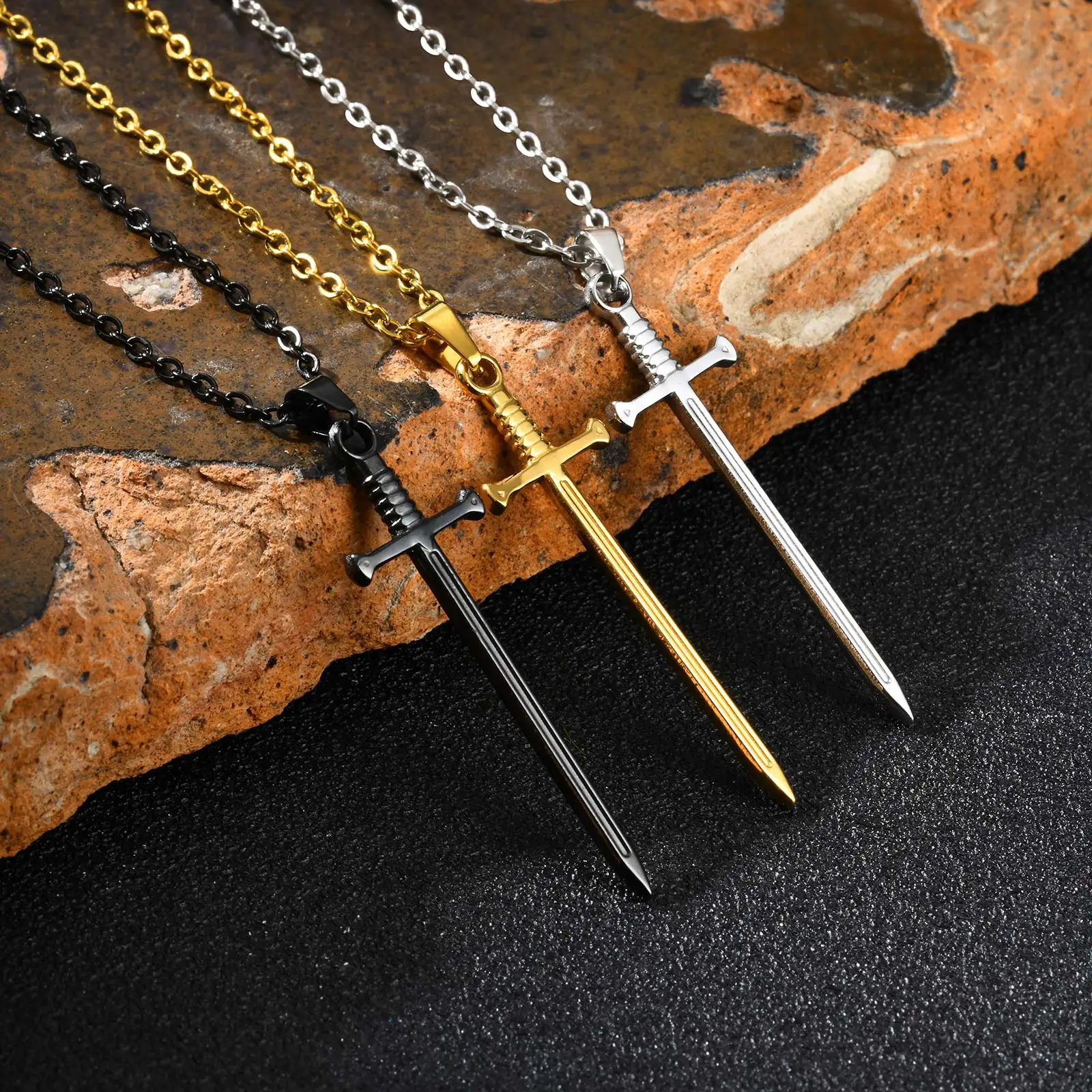 Retro Gothic Edelstahl Langes Schwert Kreuz Anhänger Halskette, Punk Hip Hop Geometrische Halskette, Mode Party Schmuck für Männer
