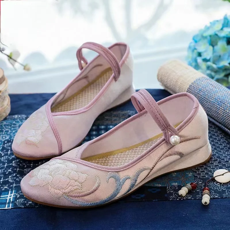 Woman's New Summer Wedges Embroidered Canvas Shoes Free Shipping Soft Sole Non Sip Breathable Shallow Ethnic Style Casual Shoes