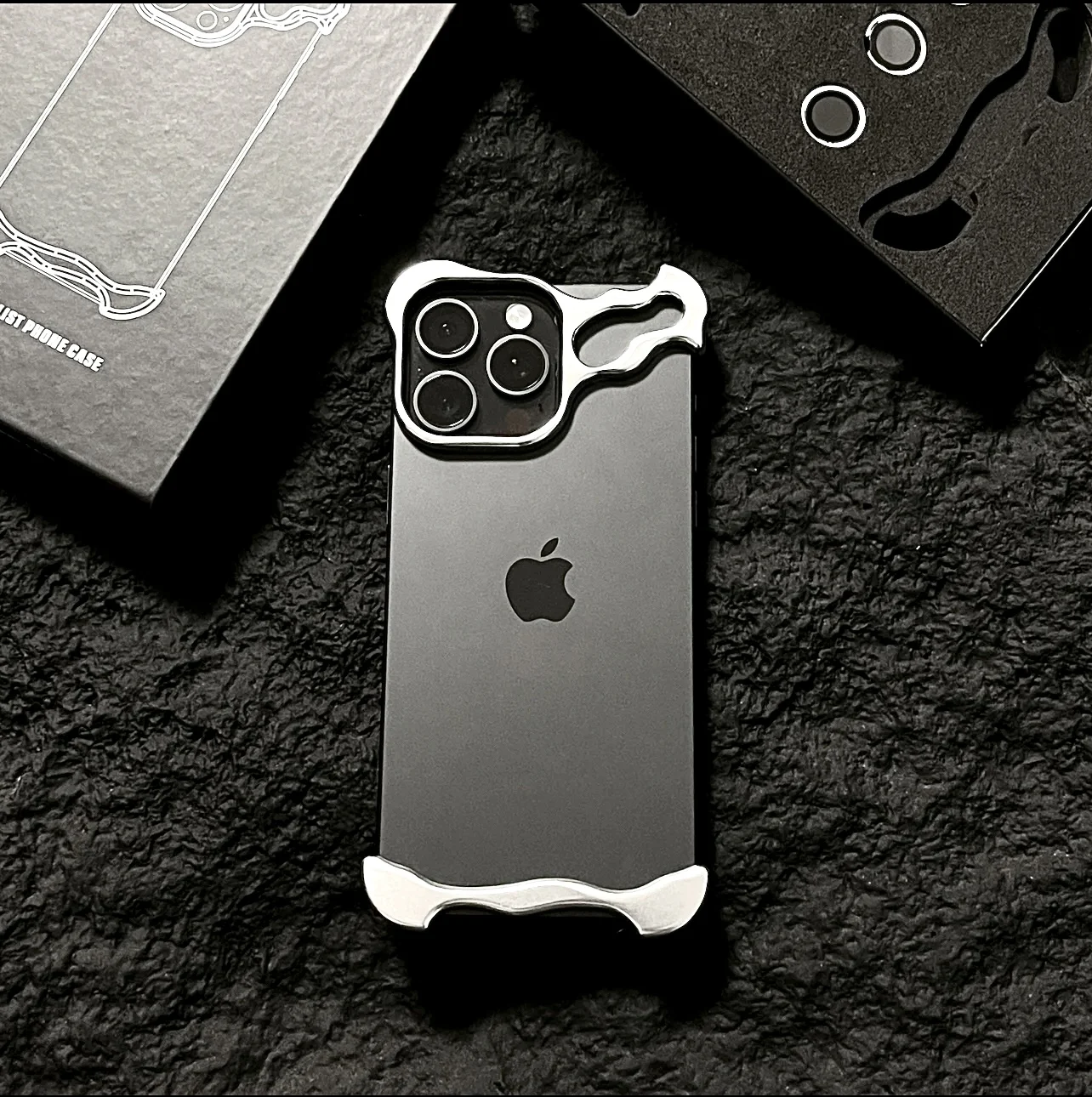 รูปสินค้า เคสกันกระแทกโลหะ ป้องกันแรงกระแทกได้ดีเยี่ยมสำหรับ iPhone