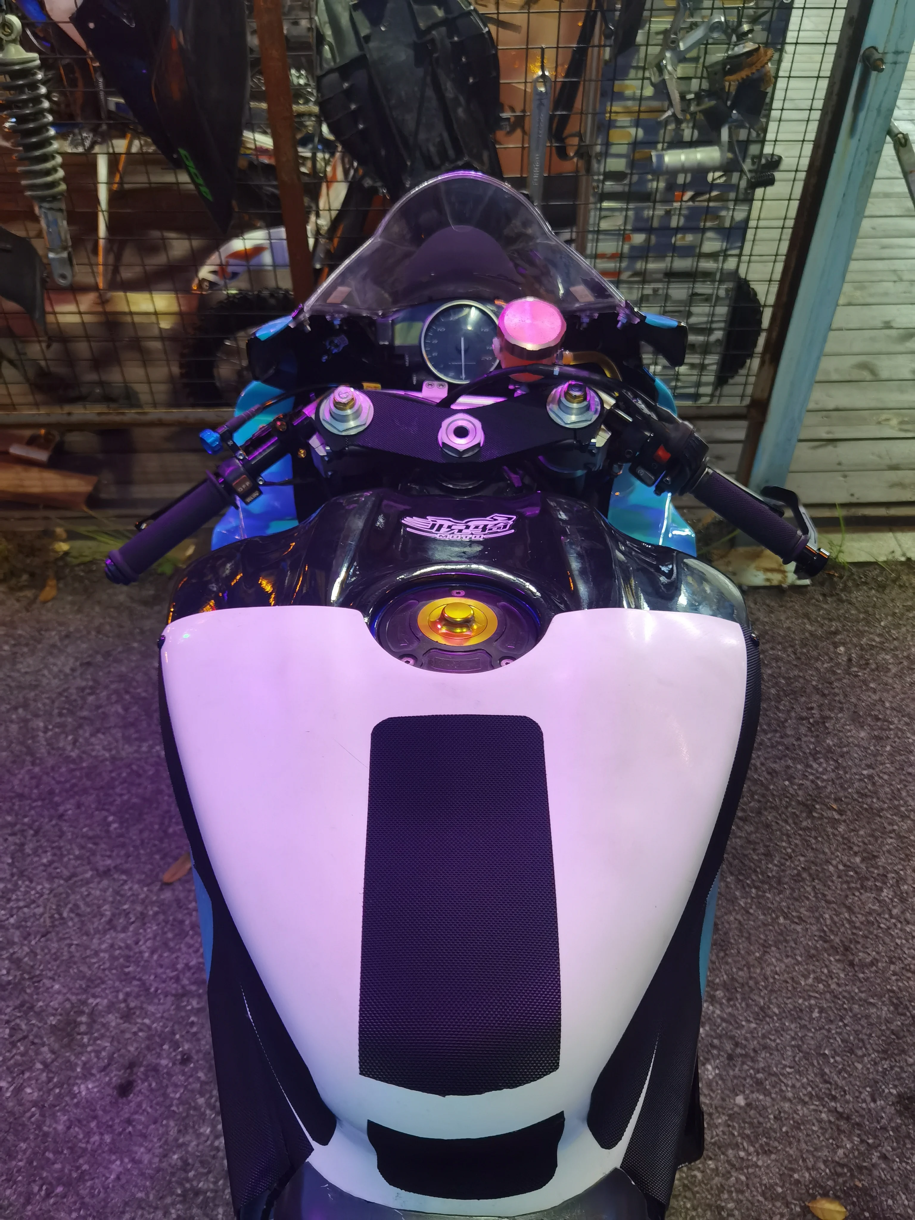 

Fiberglass Tank Extender/Tank Shroud/Cover Fit For YAMAHA R6(17-) Motorcycle Tank Protector