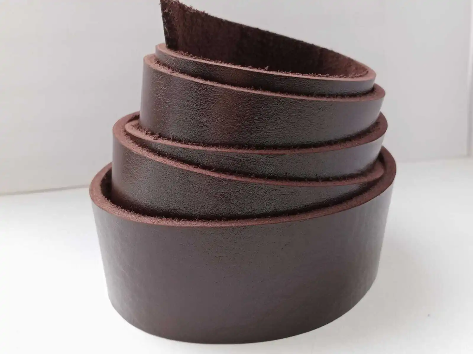 Ременная кожа. Кожаные заготовки. Ременная заготовка кожа 20 мм. Заготовки для кожаных ремней. Ременная заготовка из кожи.