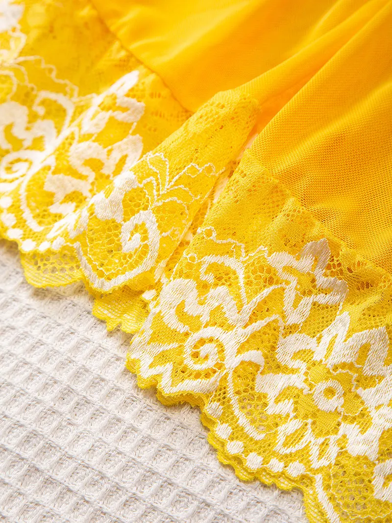 Läpinäkyvä pitsinen rintaliivit ja stringit setti babydoll_voghion.com