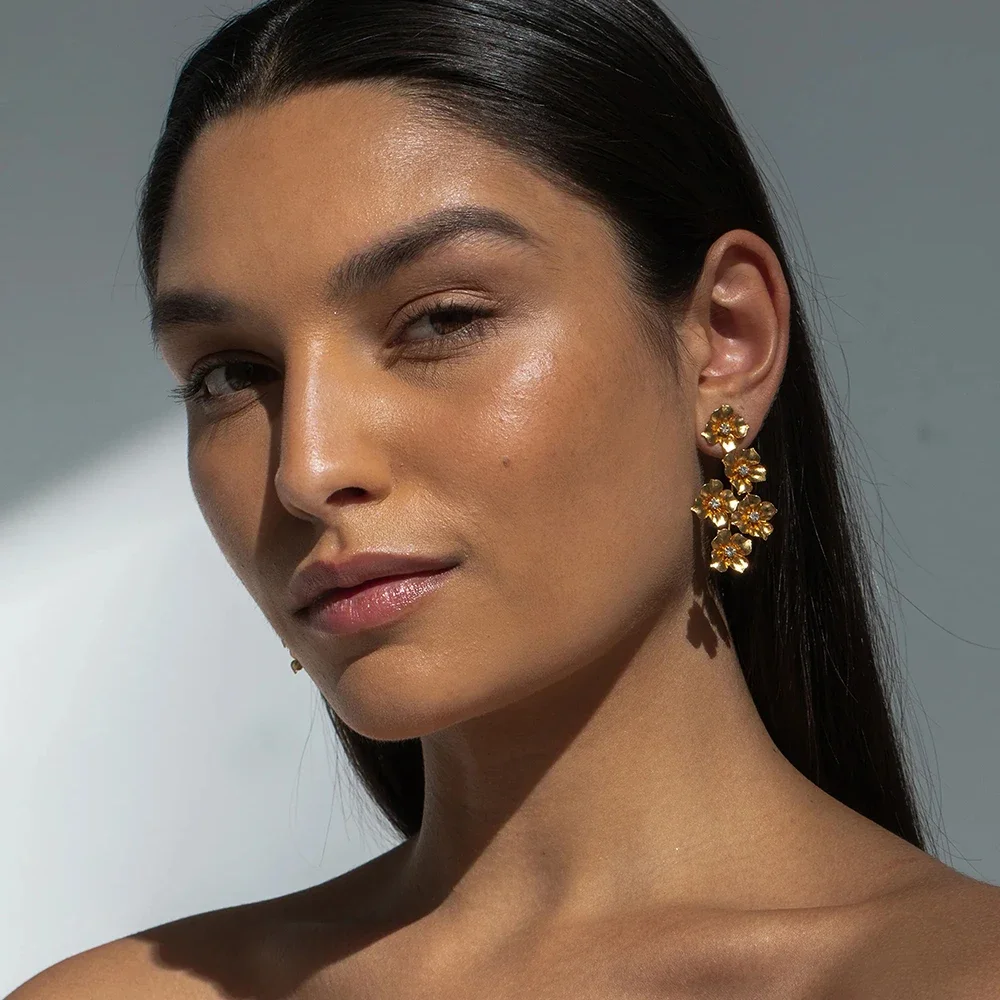 Elegant 18K Gold Plated Small Flower Zircon Dangle Earrings Delicate Rust Proof Geometric Statement Ear Stud Party Jewelry Gifts