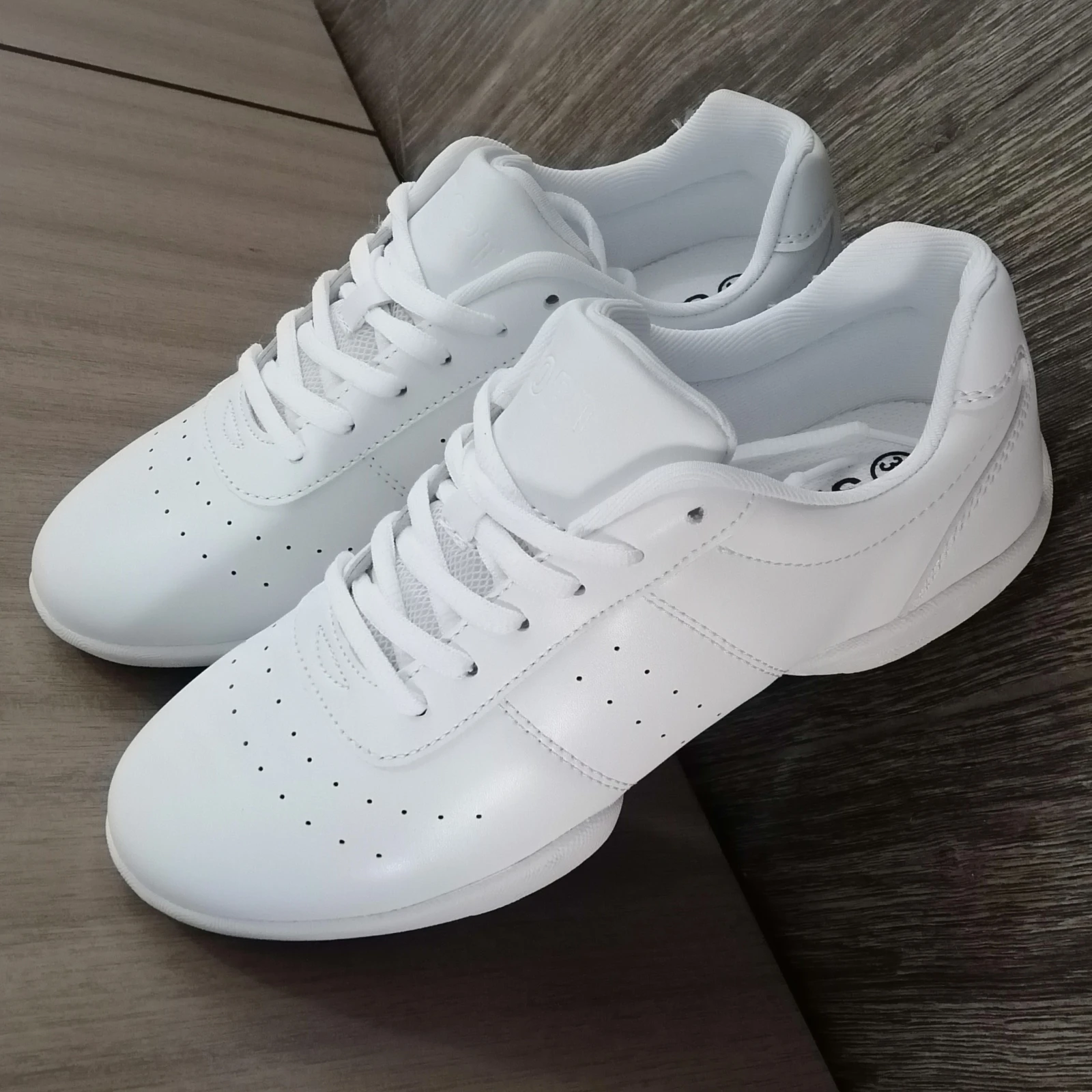 Marwoo 610 Lightweight White Soft Sports Dance Shoes Fitness Aerobics Cheerleading Shoes Competitive Training Women's