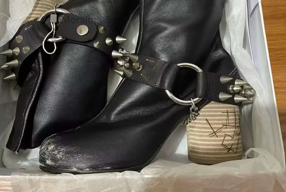 Winter Snow Boots Buckle Rivet Tabi Split-Toe Boots for Women Metal Chain Black Leather Vintage Boots Round Heel Casual Ankle Winter