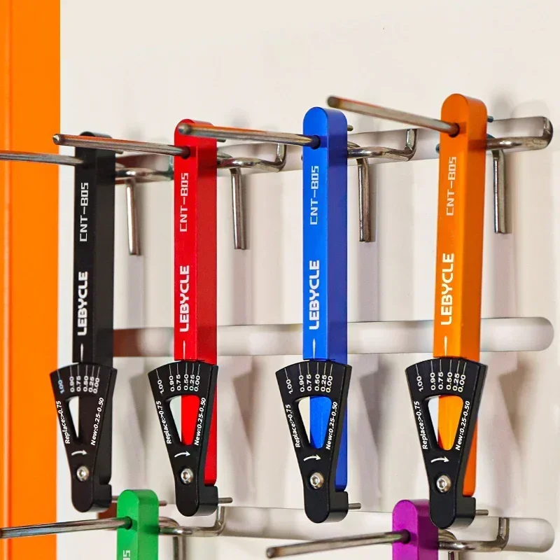 Kettingcontrole, Fietskettingslijtage-indicator Aluminium Legering Fietsketting Lengte Hoekmeting Detector Tool Kettingreparatiemeter Voor Wegwielrennen Mountain Crossmotor Routineonderhoud(Blauw Kettingcontrole, Fietskettingslijtage-indicator Aluminium Legering Fietsketting Lengte Hoekmeting Detector Tool Kettingreparatiemeter Voor Wegwielrennen Mountain Crossmotor Routineonderhoud(Blauw