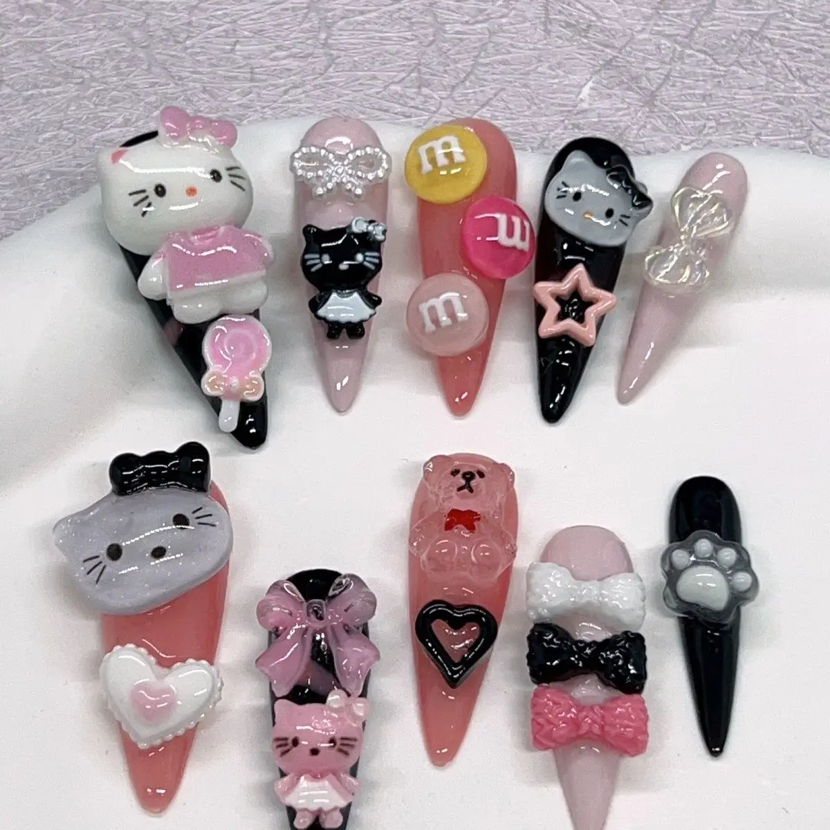 40 Style Hello Kitty Nails Charm Wearing Armor Y2K False Nail