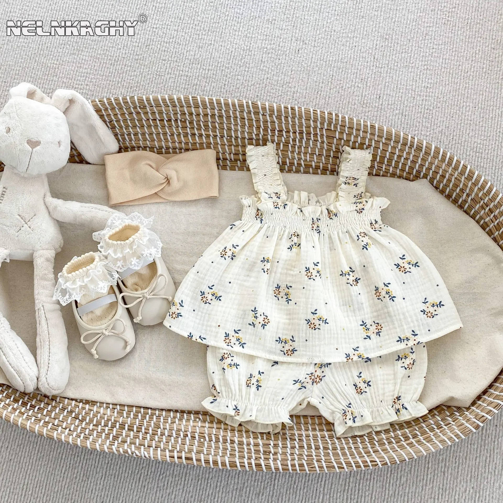 

Get your little one ready for summer with our baby cute sling floral top vest+ruched shorts set - infants newborns 0-3 years