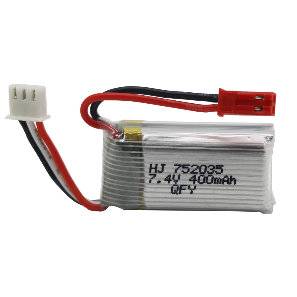 Lot de 3 batteries pour drone, connectées à un câble USB, fond neutre