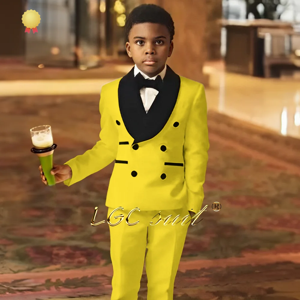 Рисунок 4 - Костюм-тройка для мальчиков с двойным рядом пуговиц