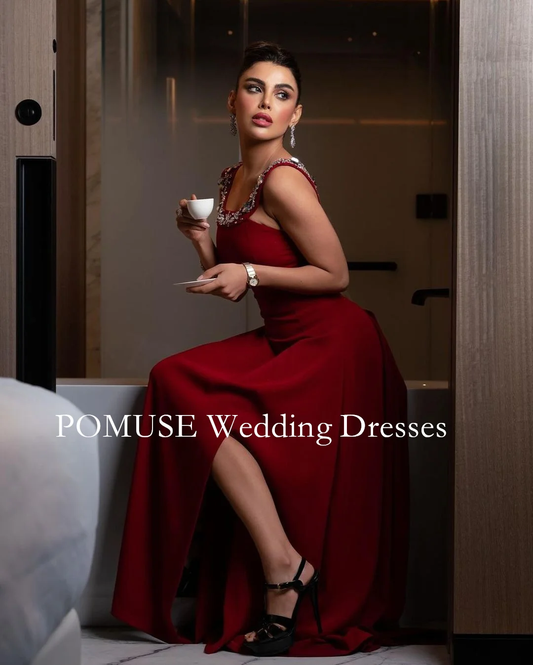 

POMUSE Red Fashion Arabic Party Dress Square Neck Dress Crepe Satin Sleeveless Crystals Elegant Simple Ruched Long Prom Dresses
