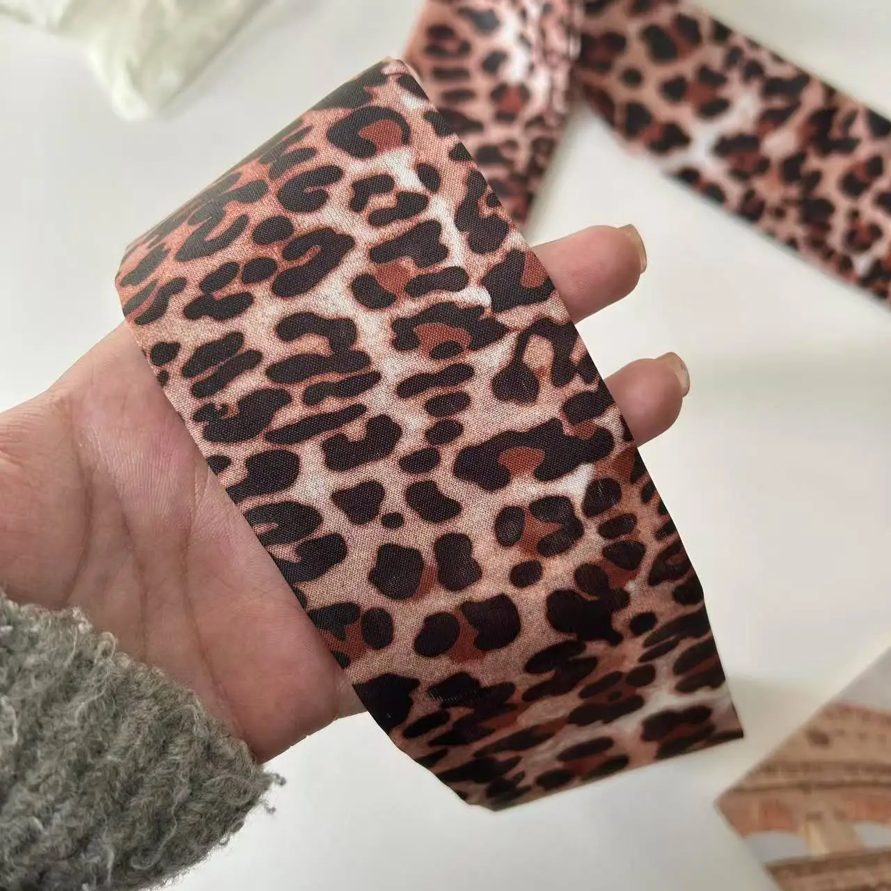 New leopard print silk scarf hair tie decorative for Women, Kawaii Aesthetic Hairband Style, Daily Office Party Holiday Gift