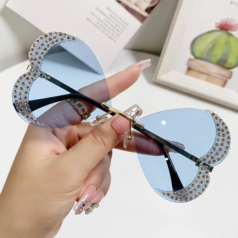 

2023 Ladies Heart Shaped Rimless Sunglasses Women New Sun Glasses Female Trending Frameless Eyeglasses UV400 Eyewear