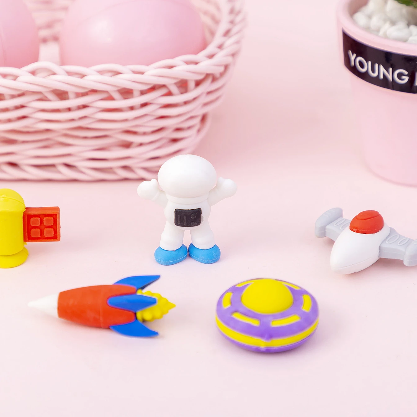 4Pcs/Set Cartoon Space Astronauts Aliens Flying Saucers Eraser Creative Card Pencil Erasers Cute Rubber Kids School Stationery 5