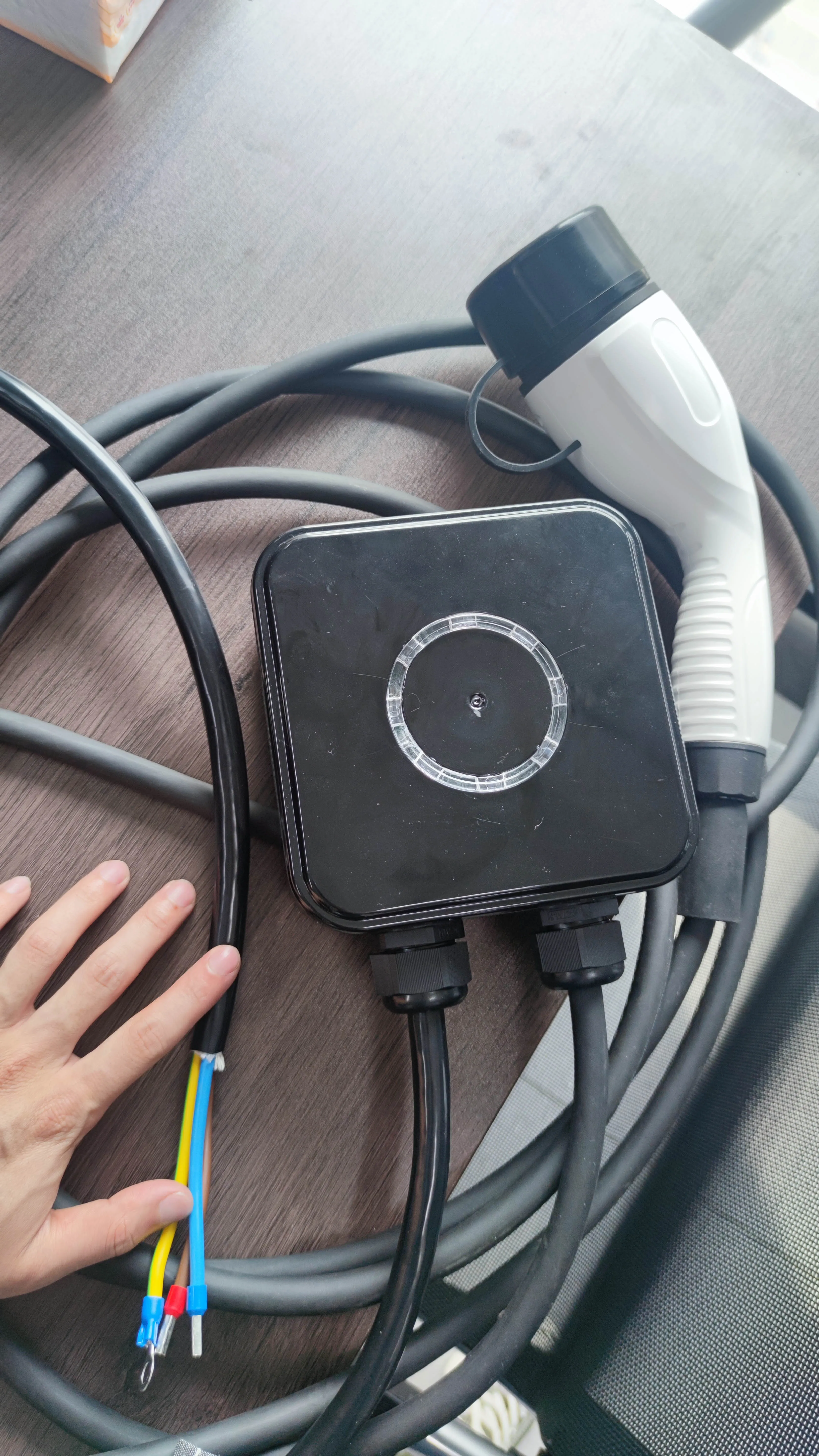 CE IEC62196 Type2 플러그 IP54 240V 32A 7kW 벽걸이 형 충전 스테이션, 충전 케이블이 있는 EV 충전기 월 박스