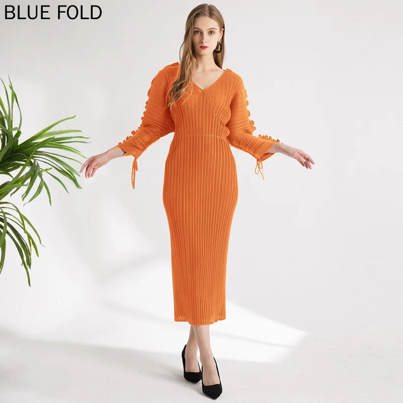 

Women's Bat Sleeves Slim and Comfortable Dress, Casual Pleated Fashion, V-neck, New Season, Spring and Summer, Temperament, 2023