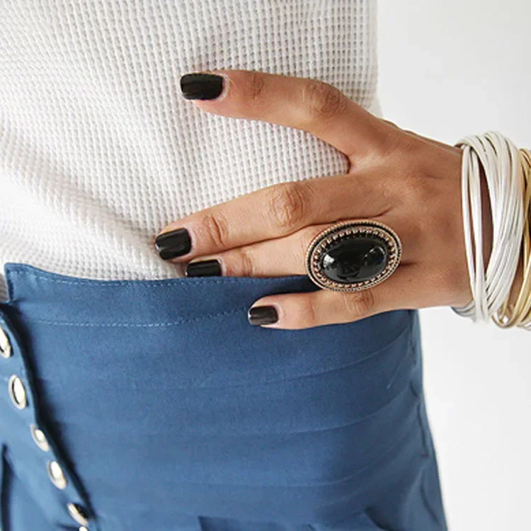 

Popular Retro Personality Oval Gem Women's Ring in Europe and America