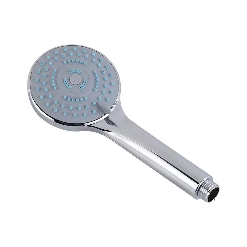 Conjunto de chuveiro instalado na casa de banho