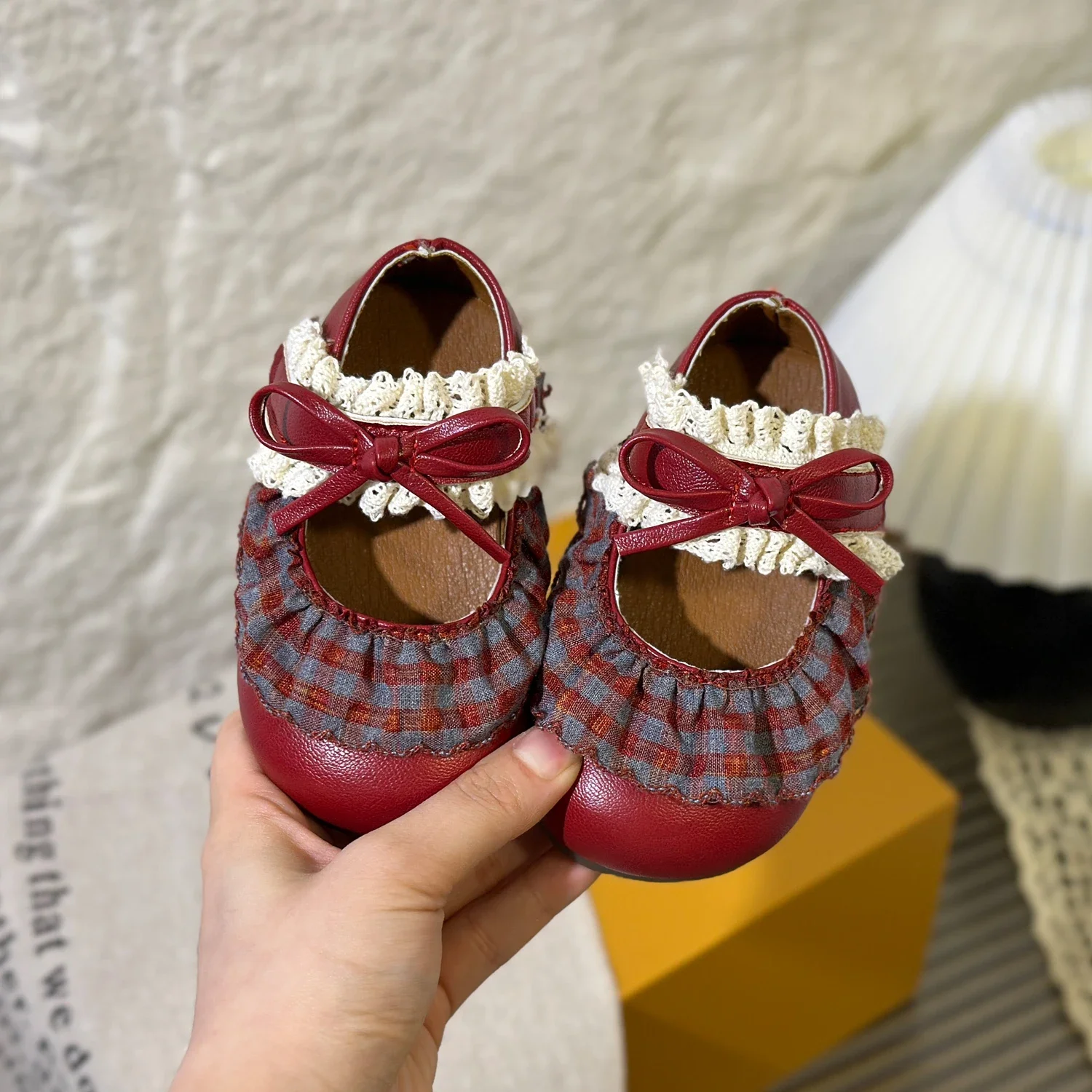 Baby Girls Walking Shoes with Sweet Lace Girls Flat Shoes Lolita Style 2025 Autumn New Kids Princess Shoes Simple Bows Soft Sole