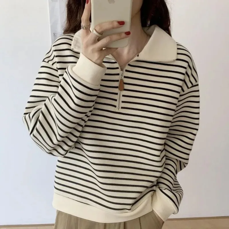 Felpa con colletto polo da donna 2025 Giacca corta autunnale piccola Top a maniche lunghe a righe Pullover Top Trendy - immagine 2