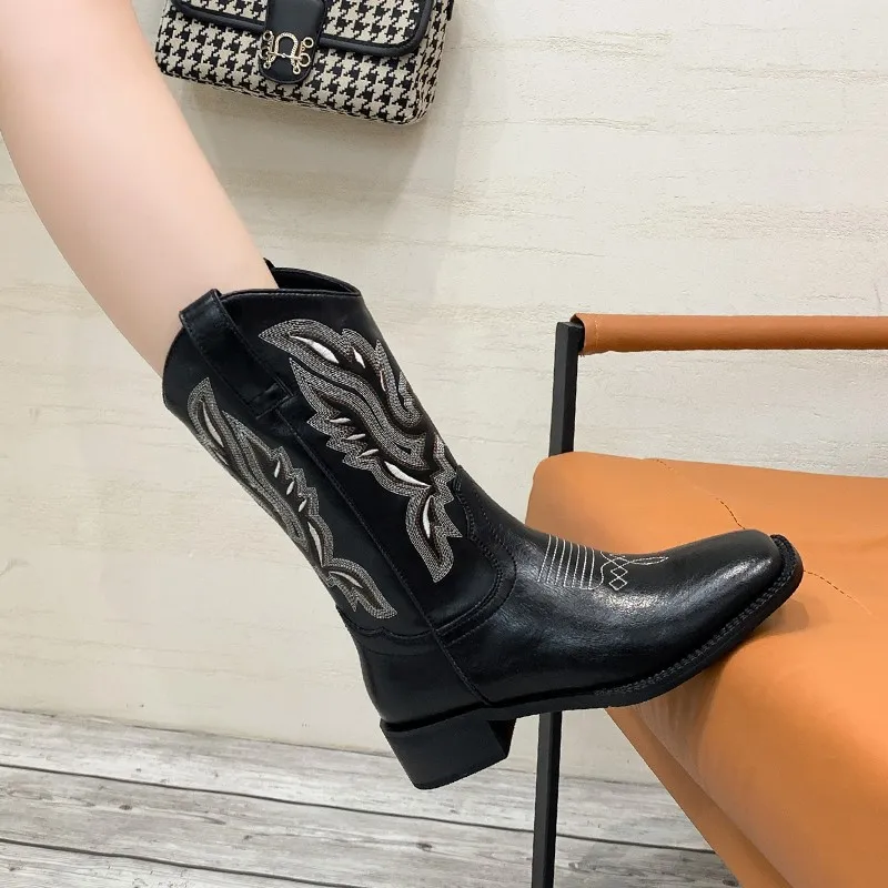 

TSTCTB 2022 Embroider Women Boots Med Heels Retro Knight Boots Female Genuine Leather Botas Mujer Western Cowboy Sale Boots