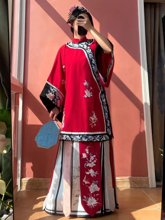 

Qing Dynasty Hanfu Dress Female Daily Colthes Married Han Suit To Horse Faced Phoenix Tail Skirt And Heavy Embroidery MaMianQun