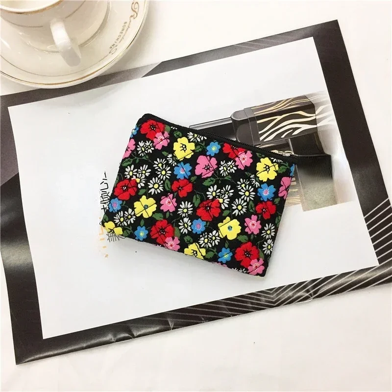 Canvas Flower Coin Purse use