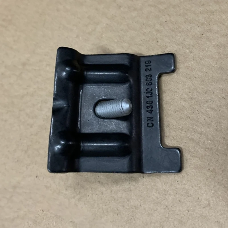 MK4 MK5 B6 1J0 803 219 자동차용 볼트가 있는 교체 부품 금속 홀더